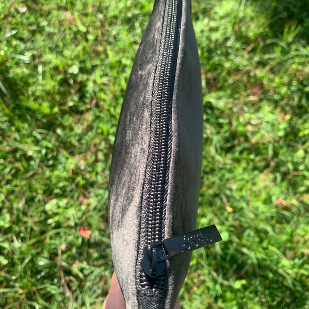 Gucci beauty Velvet Makeup Pouch - Picture 6 of 8